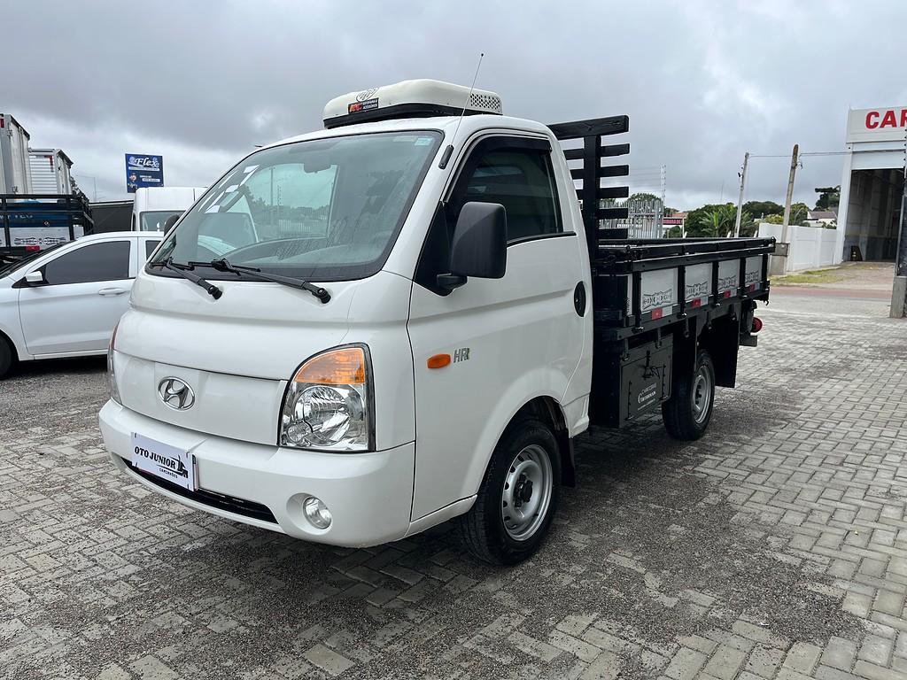 Caminhão HYUNDAI HR Carroceria ANO 2012 de Oto Junior Caminhões no Paraná