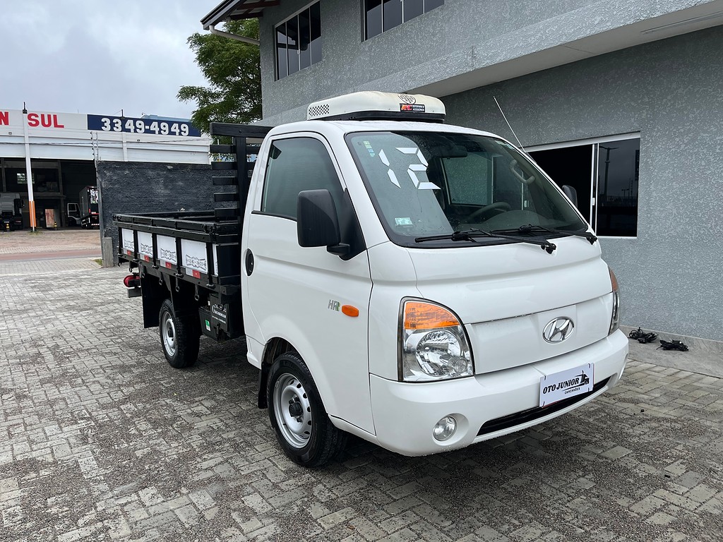 Caminhão HYUNDAI HR Carroceria ANO 2012 de Oto Junior Caminhões no Paraná
