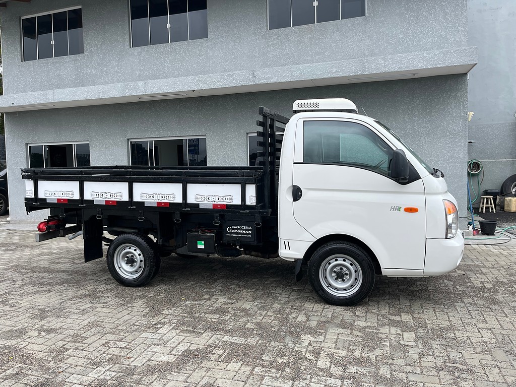 Caminhão HYUNDAI HR Carroceria ANO 2012 de Oto Junior Caminhões no Paraná