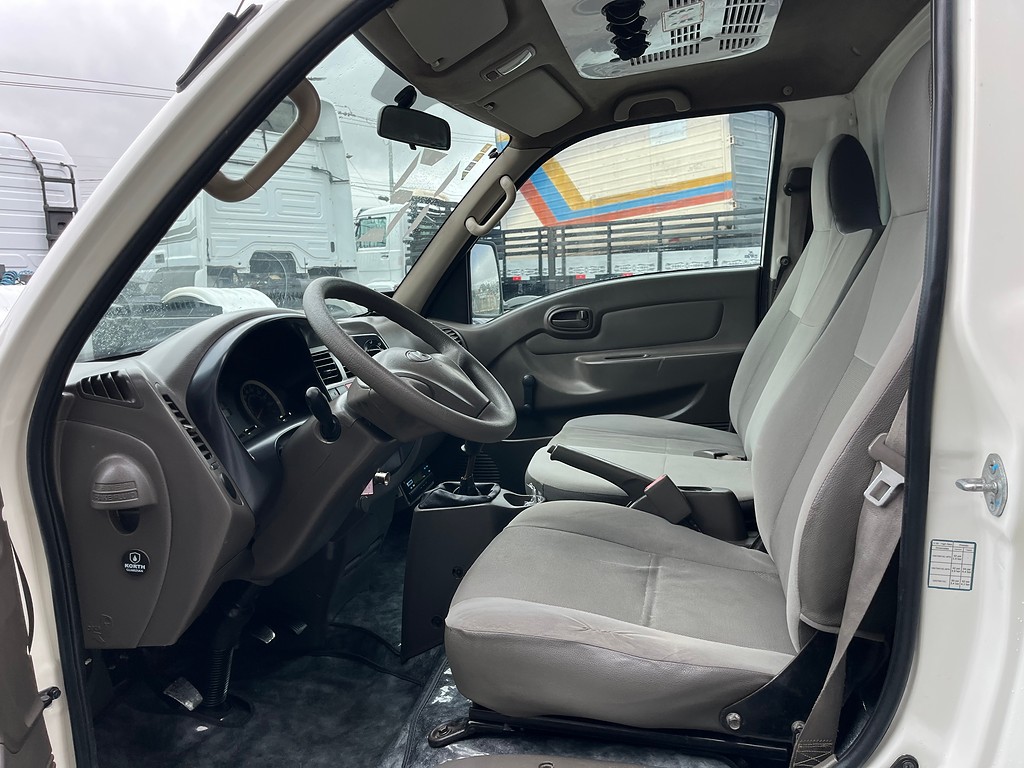 Caminhão HYUNDAI HR Carroceria ANO 2012 de Oto Junior Caminhões no Paraná