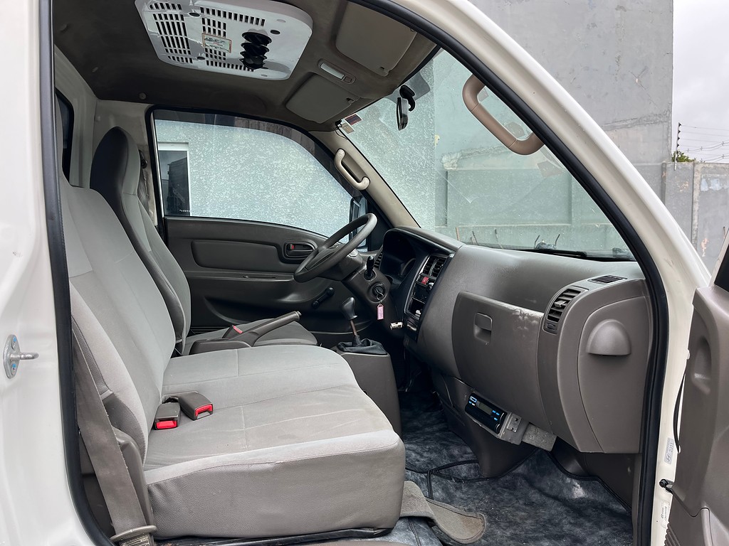 Caminhão HYUNDAI HR Carroceria ANO 2012 de Oto Junior Caminhões no Paraná