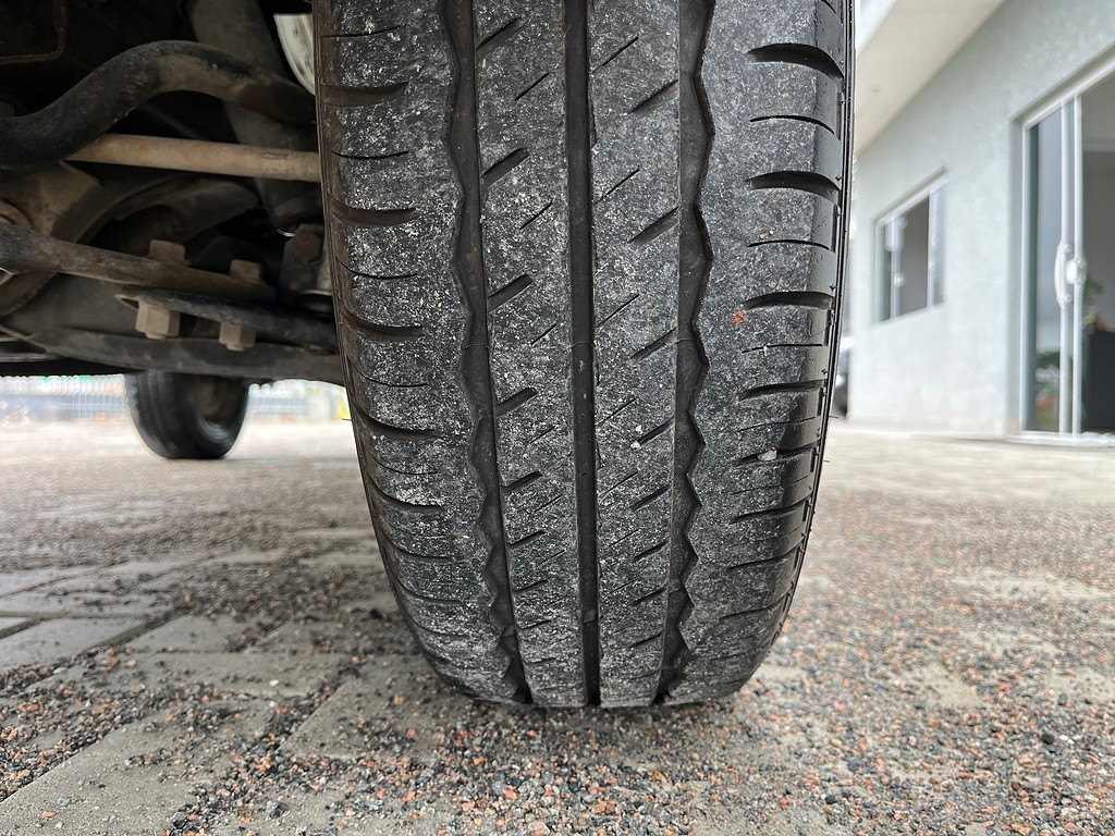 Caminhão HYUNDAI HR Carroceria ANO 2012 de Oto Junior Caminhões no Paraná