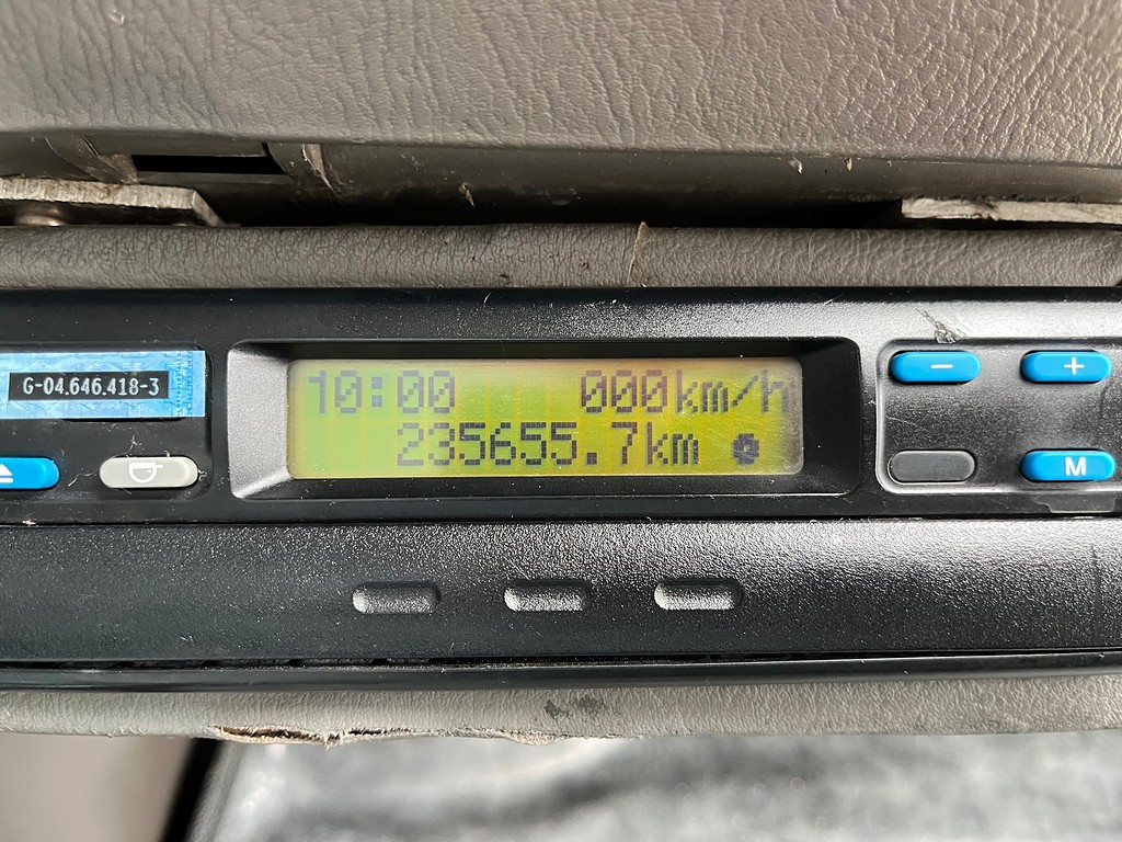 Caminhão HYUNDAI HR Carroceria ANO 2012 de Oto Junior Caminhões no Paraná