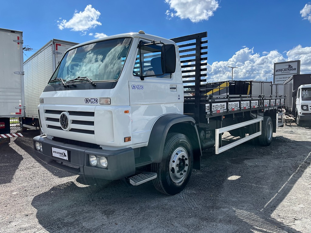 Caminhão VOLKSWAGEN VW 13150 Carroceria ANO 2001 de Oto Junior Caminhões no Paraná