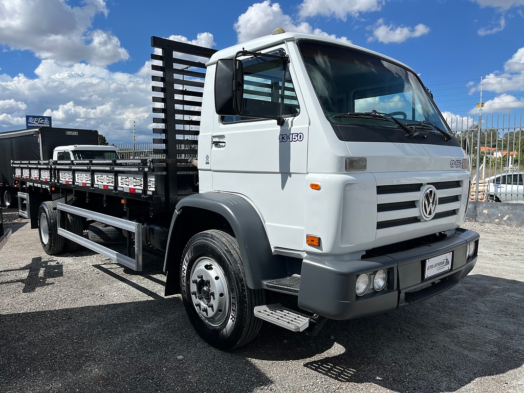 Caminhão VOLKSWAGEN VW 13150 Carroceria ANO 2001 de Oto Junior Caminhões no Paraná