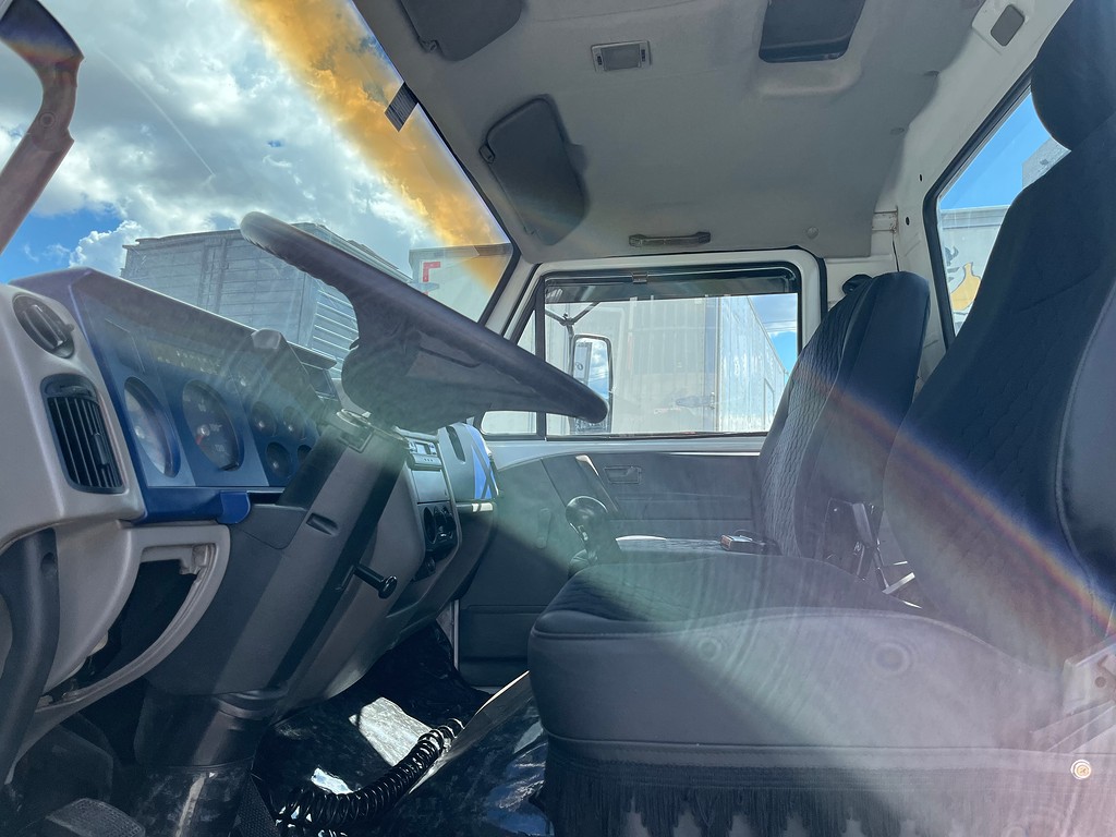 Caminhão VOLKSWAGEN VW 13150 Carroceria ANO 2001 de Oto Junior Caminhões no Paraná