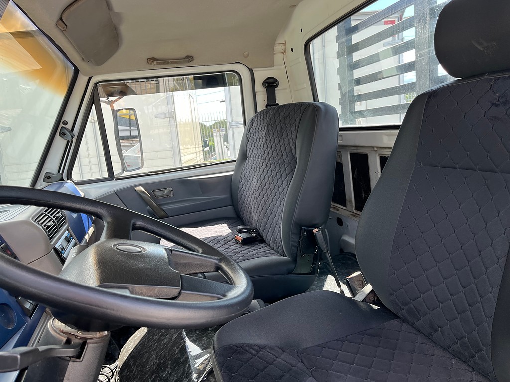 Caminhão VOLKSWAGEN VW 13150 Carroceria ANO 2001 de Oto Junior Caminhões no Paraná