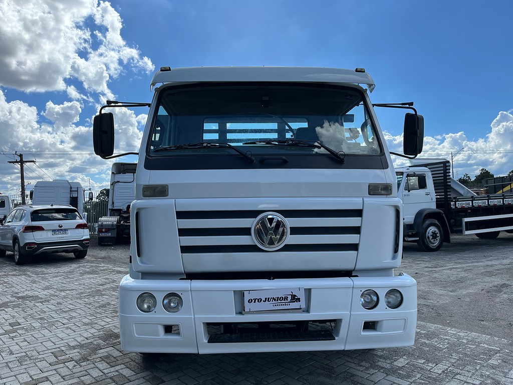 Caminhão VOLKSWAGEN VW 15180 Carroceria ANO 2010 de Oto Junior Caminhões no Paraná