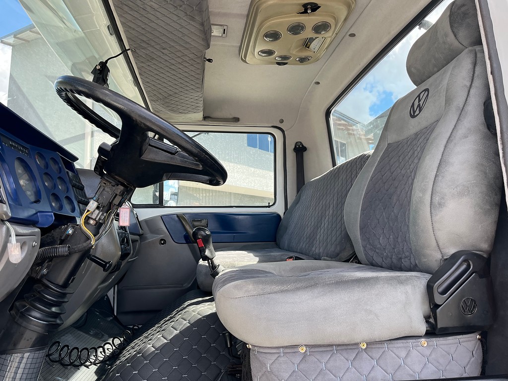 Caminhão VOLKSWAGEN VW 15180 Carroceria ANO 2010 de Oto Junior Caminhões no Paraná