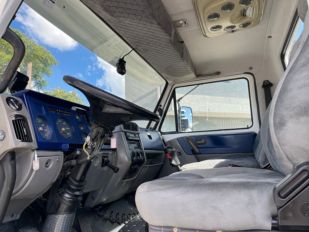 Caminhão VOLKSWAGEN VW 15180 Carroceria ANO 2010 de Oto Junior Caminhões no Paraná