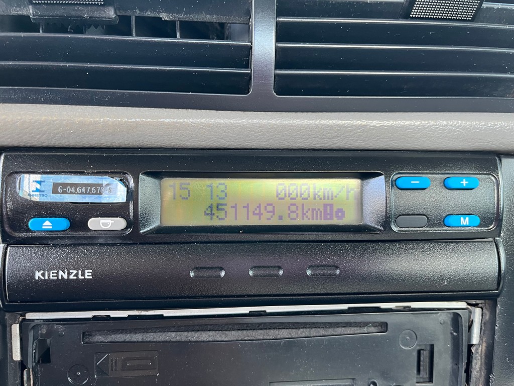 Caminhão VOLKSWAGEN VW 15180 Carroceria ANO 2010 de Oto Junior Caminhões no Paraná