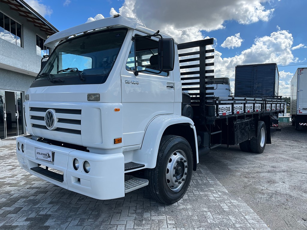 Caminhão VOLKSWAGEN VW 15180 Carroceria ANO 2010 de Oto Junior Caminhões no Paraná