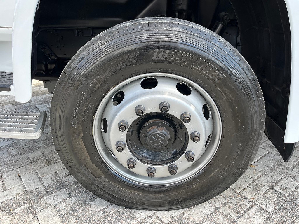 Caminhão VOLKSWAGEN VW 15180 Carroceria ANO 2010 de Oto Junior Caminhões no Paraná