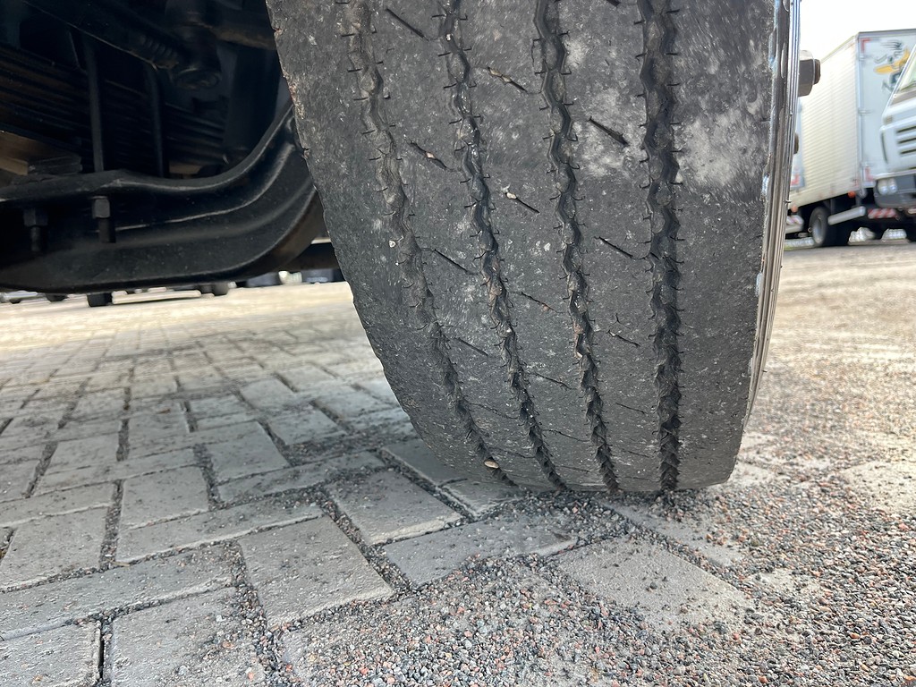 Caminhão VOLKSWAGEN VW 15180 Carroceria ANO 2010 de Oto Junior Caminhões no Paraná