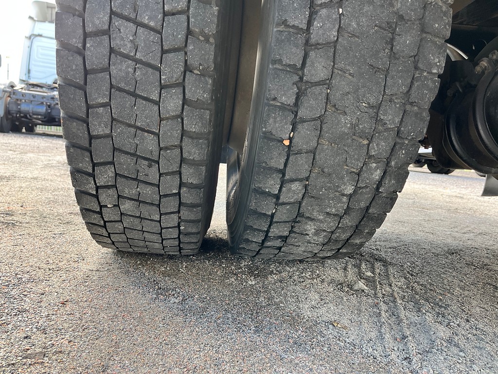 Caminhão VOLKSWAGEN VW 15180 Carroceria ANO 2010 de Oto Junior Caminhões no Paraná