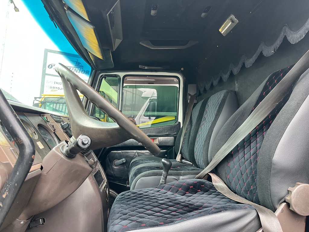 Caminhão MERCEDES BENZ MB 709 Baú Furgão ANO 1992 de Oto Junior Caminhões no Paraná