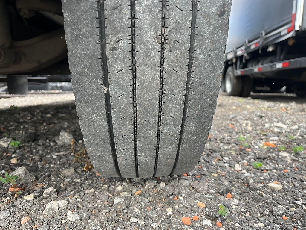 Caminhão MERCEDES BENZ MB 709 Baú Furgão ANO 1992 de Oto Junior Caminhões no Paraná