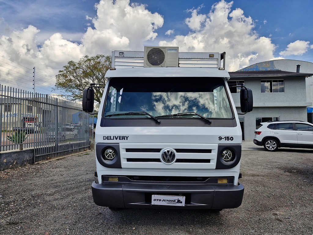 Caminhão VOLKSWAGEN VW 9150 Baú Furgão ANO 2011 de Oto Junior Caminhões no Paraná