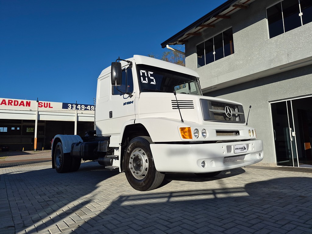 Caminhão MERCEDES BENZ MB 1634 Cavalo Mecânico ANO 2005 de Oto Junior Caminhões no Paraná