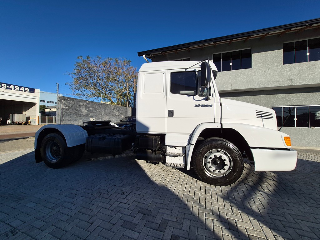 Caminhão MERCEDES BENZ MB 1634 Cavalo Mecânico ANO 2005 de Oto Junior Caminhões no Paraná