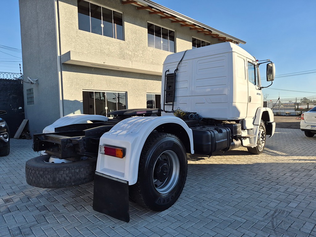 Caminhão MERCEDES BENZ MB 1634 Cavalo Mecânico ANO 2005 de Oto Junior Caminhões no Paraná