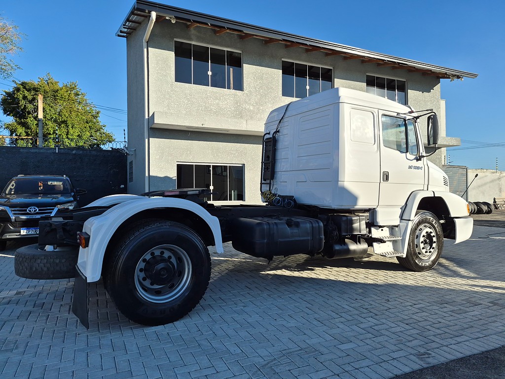 Caminhão MERCEDES BENZ MB 1634 Cavalo Mecânico ANO 2005 de Oto Junior Caminhões no Paraná