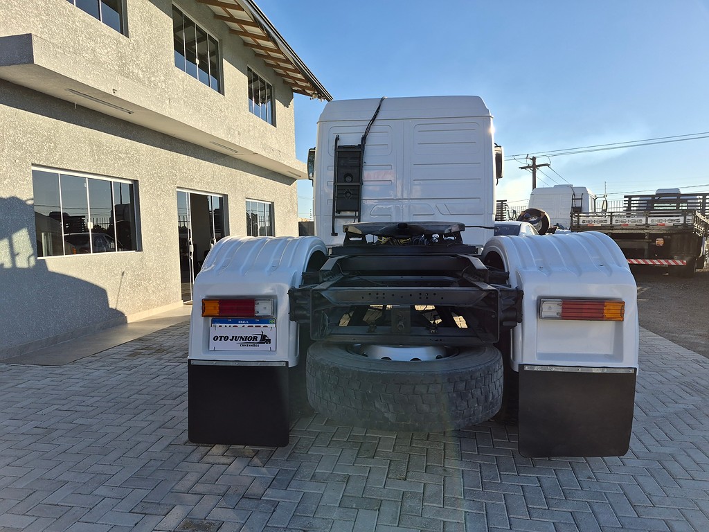 Caminhão MERCEDES BENZ MB 1634 Cavalo Mecânico ANO 2005 de Oto Junior Caminhões no Paraná