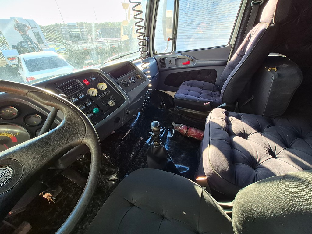 Caminhão MERCEDES BENZ MB 1634 Cavalo Mecânico ANO 2005 de Oto Junior Caminhões no Paraná