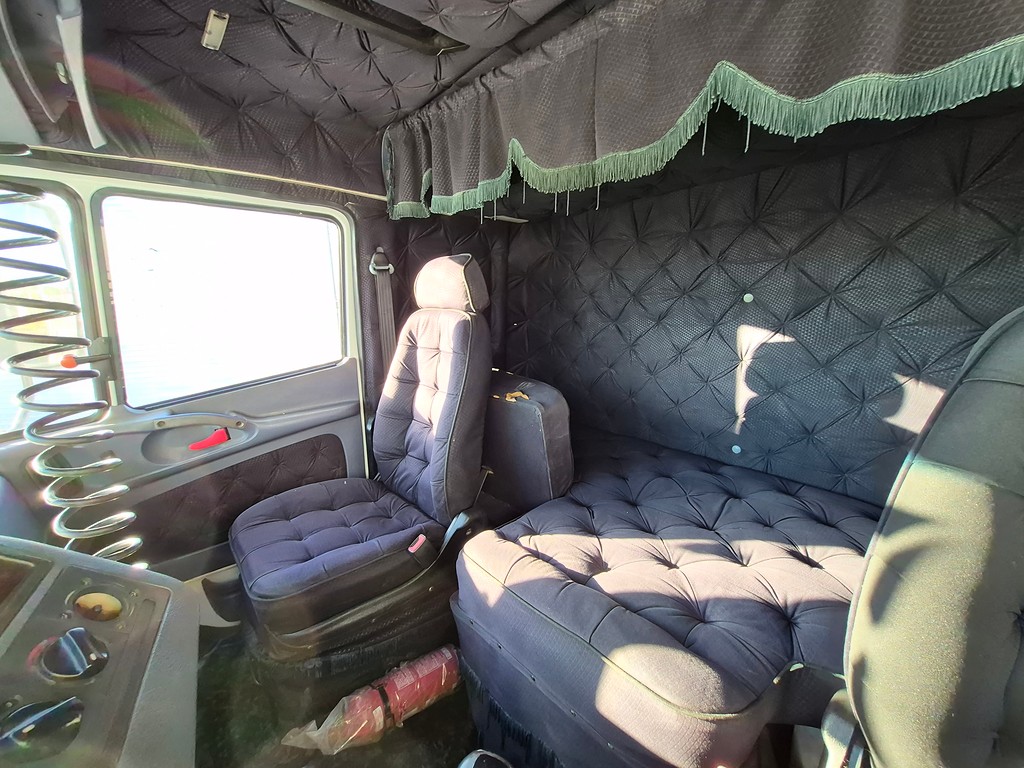 Caminhão MERCEDES BENZ MB 1634 Cavalo Mecânico ANO 2005 de Oto Junior Caminhões no Paraná
