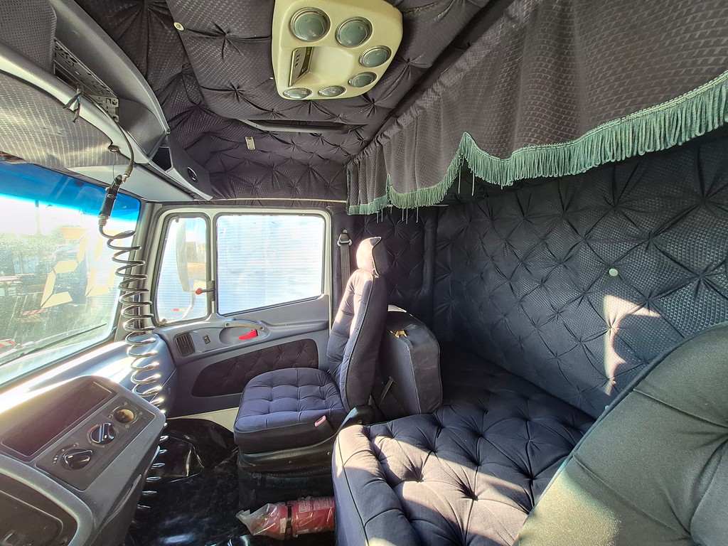 Caminhão MERCEDES BENZ MB 1634 Cavalo Mecânico ANO 2005 de Oto Junior Caminhões no Paraná