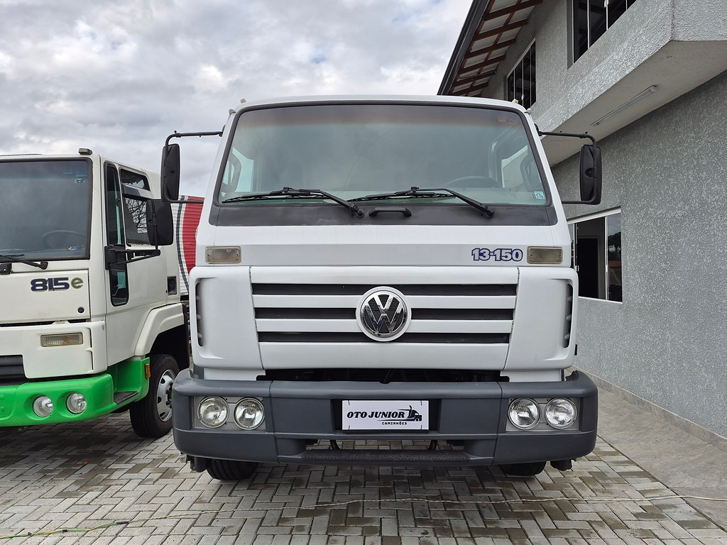 Caminhão VOLKSWAGEN VW 13150 Chassis ANO 2001 de Oto Junior Caminhões no Paraná