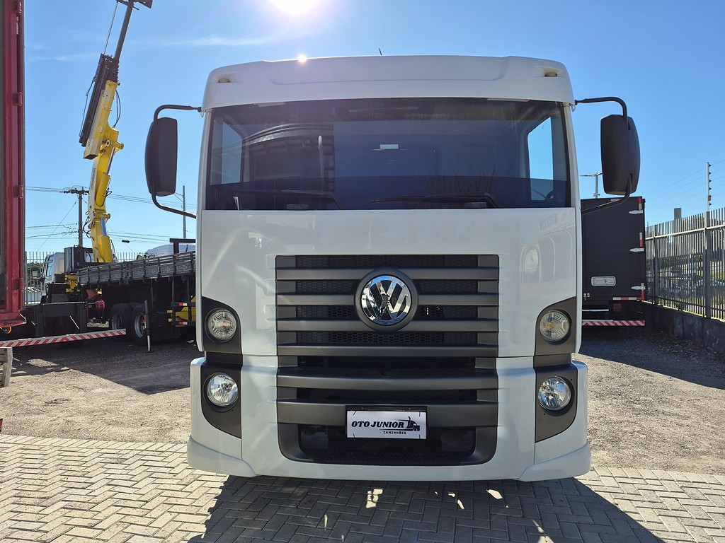 Caminhão VOLKSWAGEN VW 15180 Chassis ANO 2010 de Oto Junior Caminhões no Paraná