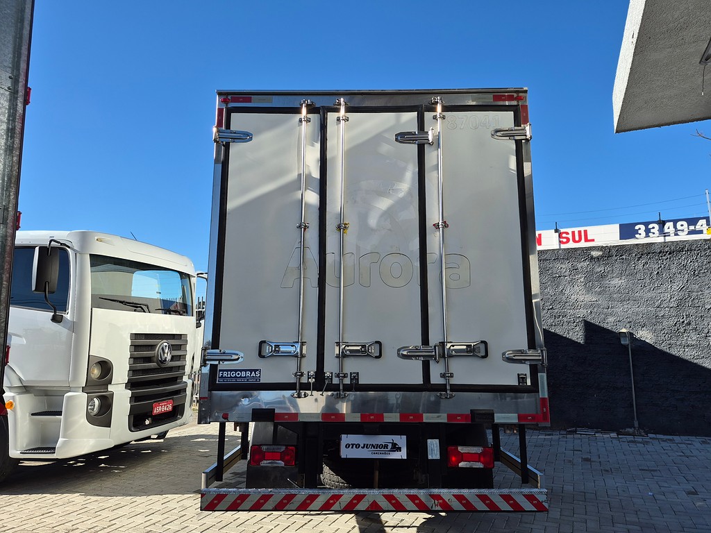 Caminhão IVECO DAILY 65-170 Baú Frigorífico ANO 2023 de Oto Junior Caminhões no Paraná