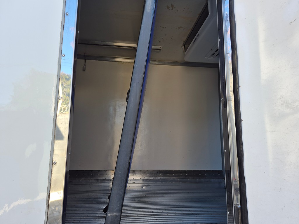 Caminhão IVECO DAILY 65-170 Baú Frigorífico ANO 2023 de Oto Junior Caminhões no Paraná