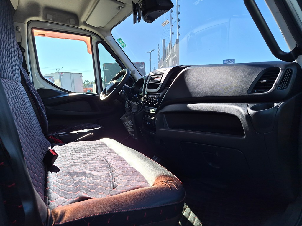 Caminhão IVECO DAILY 65-170 Baú Frigorífico ANO 2023 de Oto Junior Caminhões no Paraná