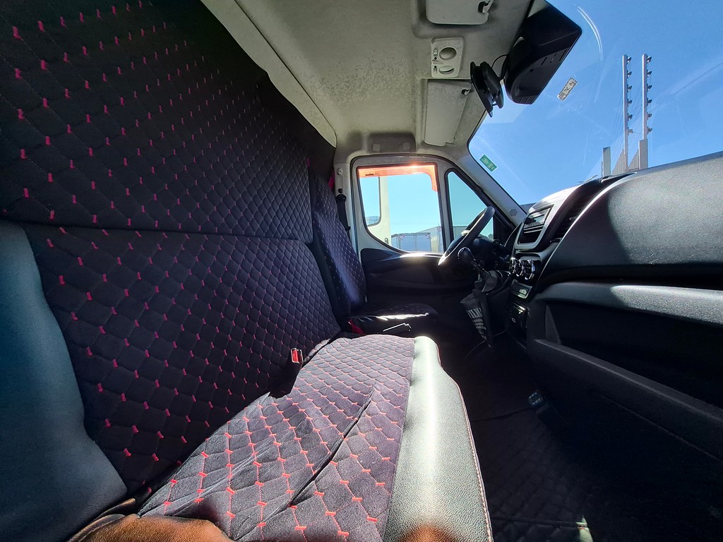 Caminhão IVECO DAILY 65-170 Baú Frigorífico ANO 2023 de Oto Junior Caminhões no Paraná