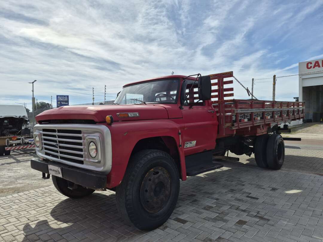 Caminhão FORD F-700 Carroceria ANO 1977 de Oto Junior Caminhões no Paraná