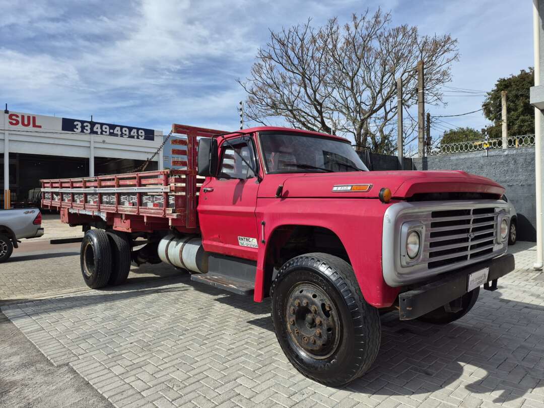 Caminhão FORD F-700 Carroceria ANO 1977 de Oto Junior Caminhões no Paraná