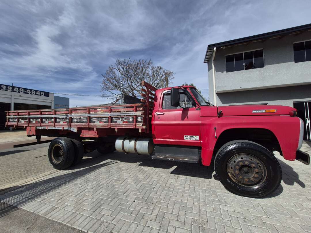 Caminhão FORD F-700 Carroceria ANO 1977 de Oto Junior Caminhões no Paraná