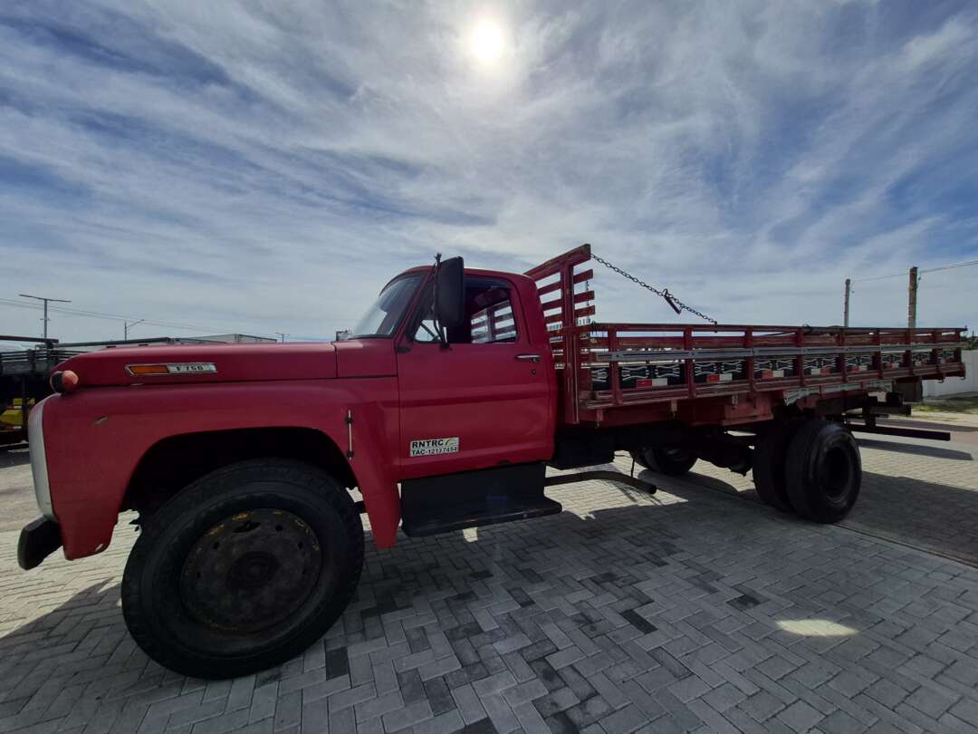 Caminhão FORD F-700 Carroceria ANO 1977 de Oto Junior Caminhões no Paraná