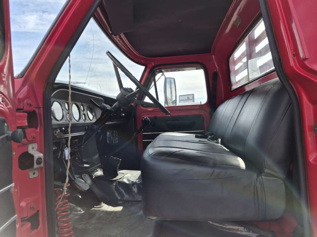 Caminhão FORD F-700 Carroceria ANO 1977 de Oto Junior Caminhões no Paraná