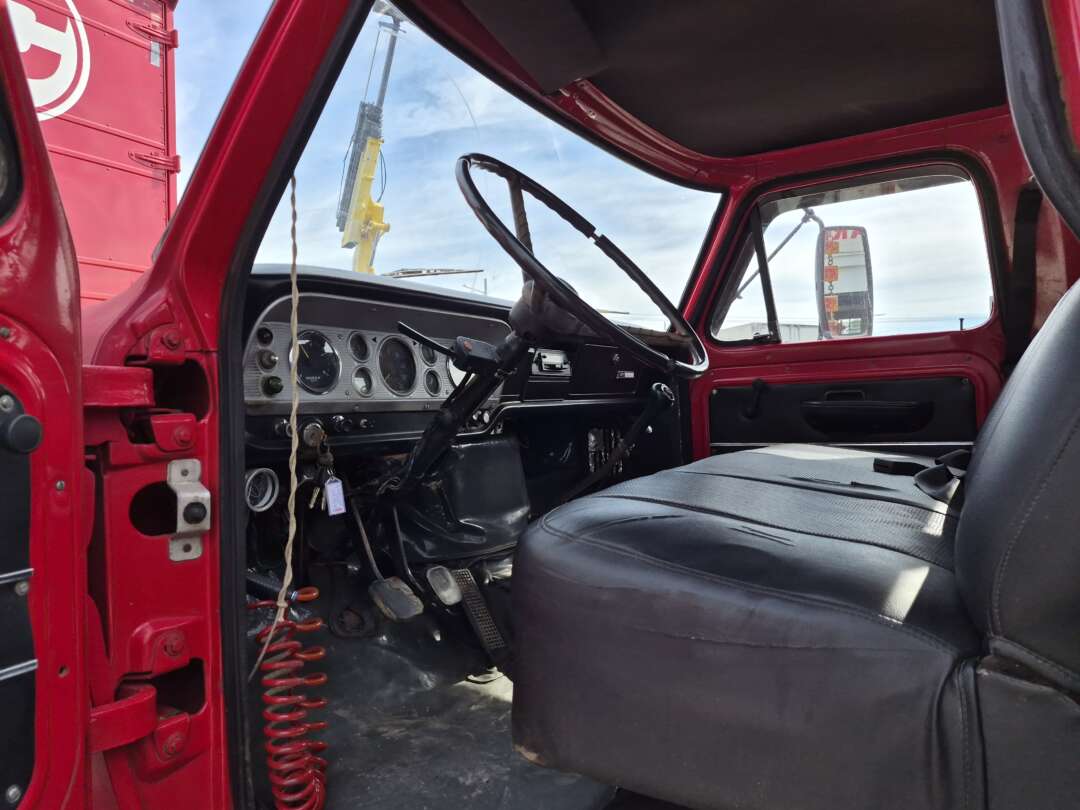Caminhão FORD F-700 Carroceria ANO 1977 de Oto Junior Caminhões no Paraná