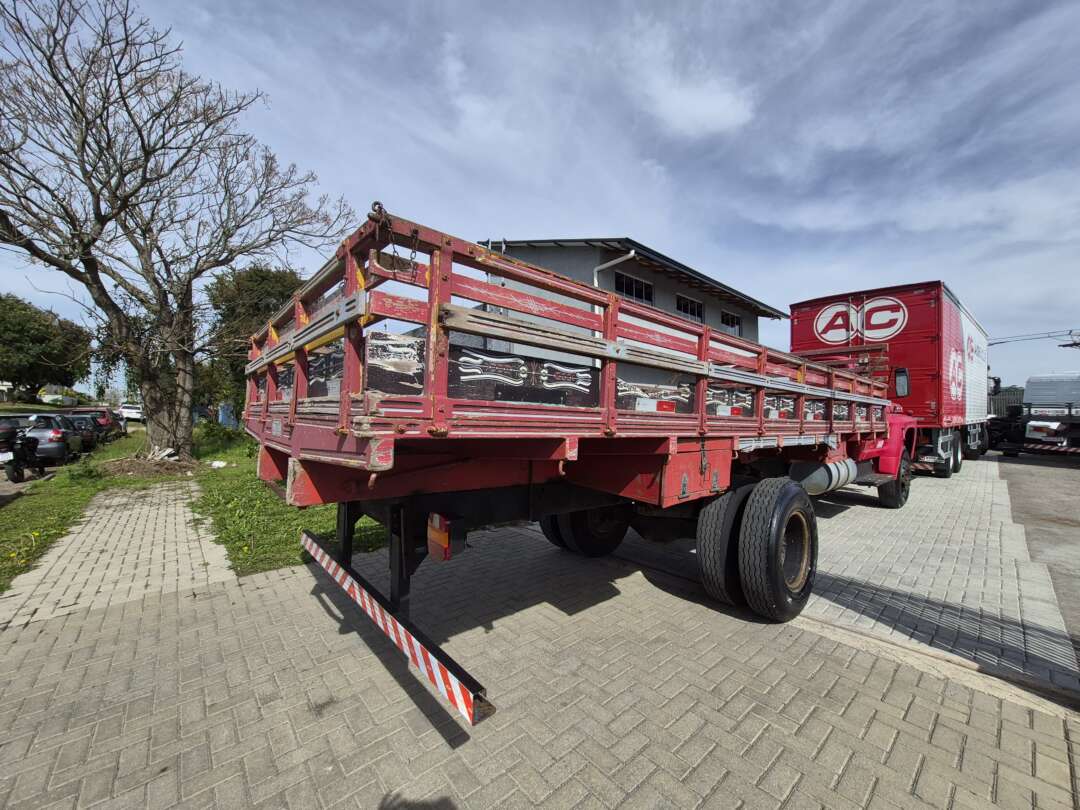 Caminhão FORD F-700 Carroceria ANO 1977 de Oto Junior Caminhões no Paraná