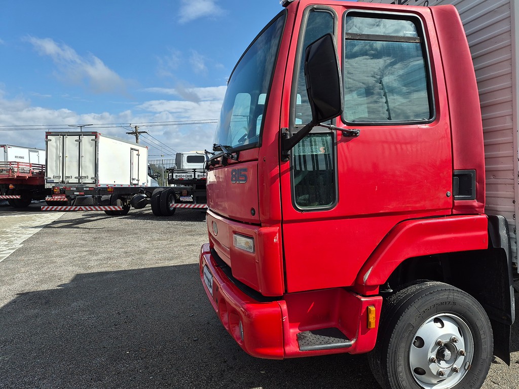 Caminhão FORD CARGO 815 Chassis ANO 2004 de Oto Junior Caminhões no Paraná