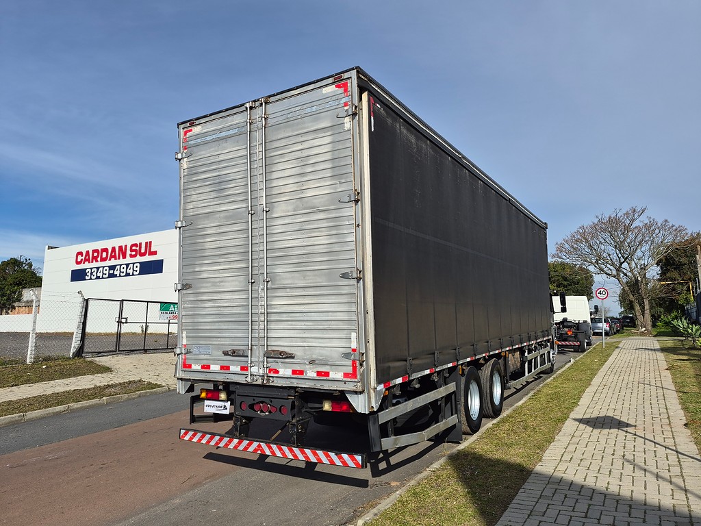 Caminhão MERCEDES BENZ MB 2429 Baú Sider ANO 2012 de Oto Junior Caminhões no Paraná