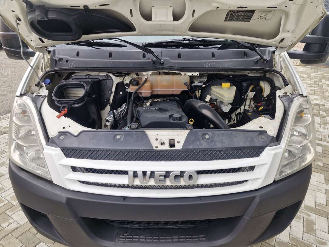 Caminhão IVECO DAILY 70c16 Baú Furgão ANO 2010 de Oto Junior Caminhões no Paraná