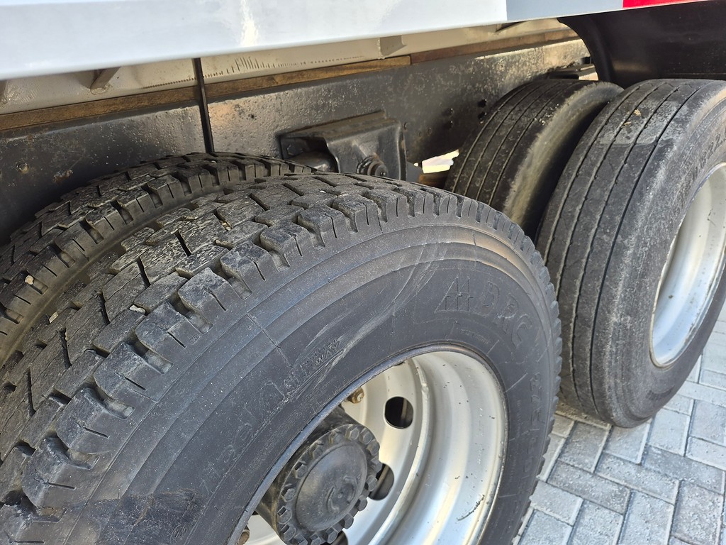 Caminhão IVECO STRALIS 380 Baú Furgão ANO 2012 de Oto Junior Caminhões no Paraná