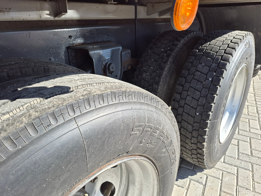 Caminhão IVECO STRALIS 380 Baú Furgão ANO 2012 de Oto Junior Caminhões no Paraná
