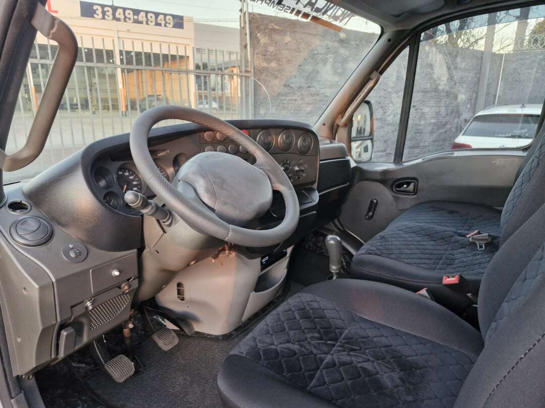 Caminhão IVECO DAILY 55c16 Baú Furgão ANO 2011 de Oto Junior Caminhões no Paraná