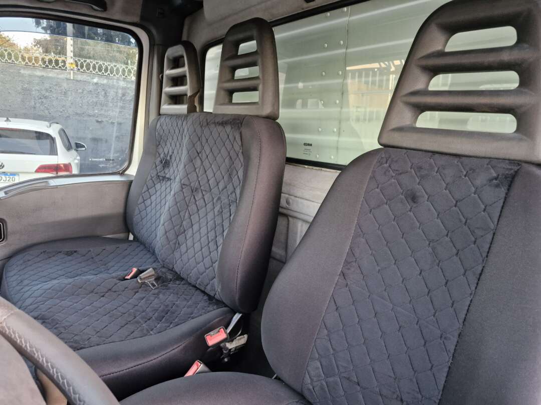Caminhão IVECO DAILY 55c16 Baú Furgão ANO 2011 de Oto Junior Caminhões no Paraná
